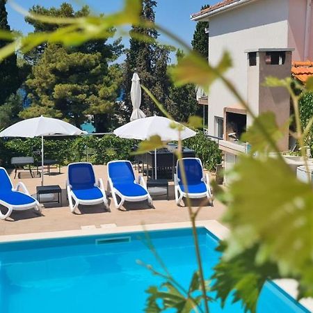 Apartments Villa Natali - Heating Pool Трогир Экстерьер фото
