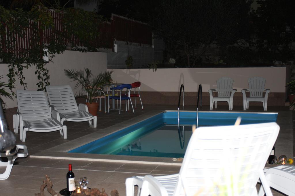 Apartments Villa Natali - Heating Pool Трогир Экстерьер фото