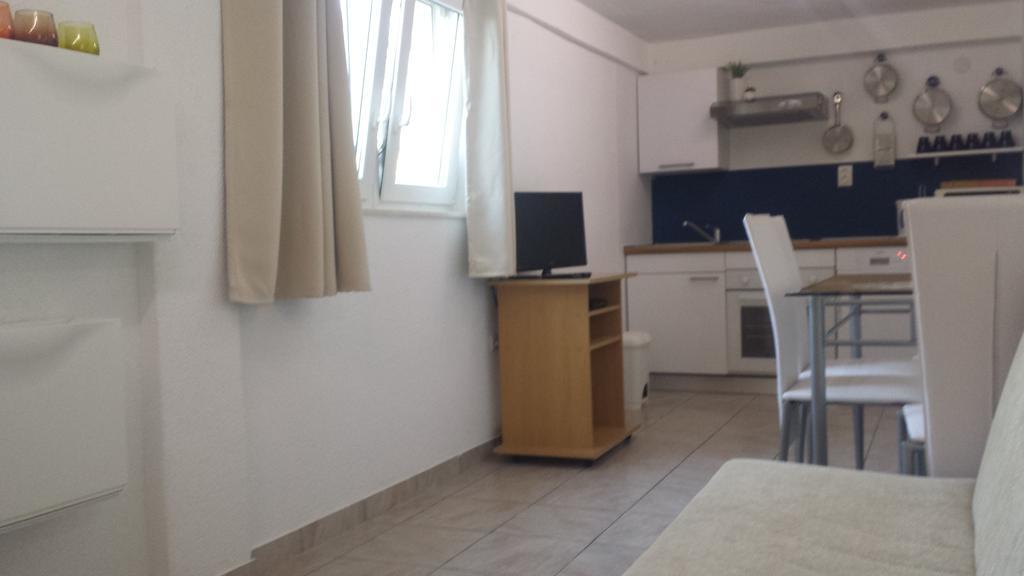 Apartments Villa Natali - Heating Pool Трогир Экстерьер фото