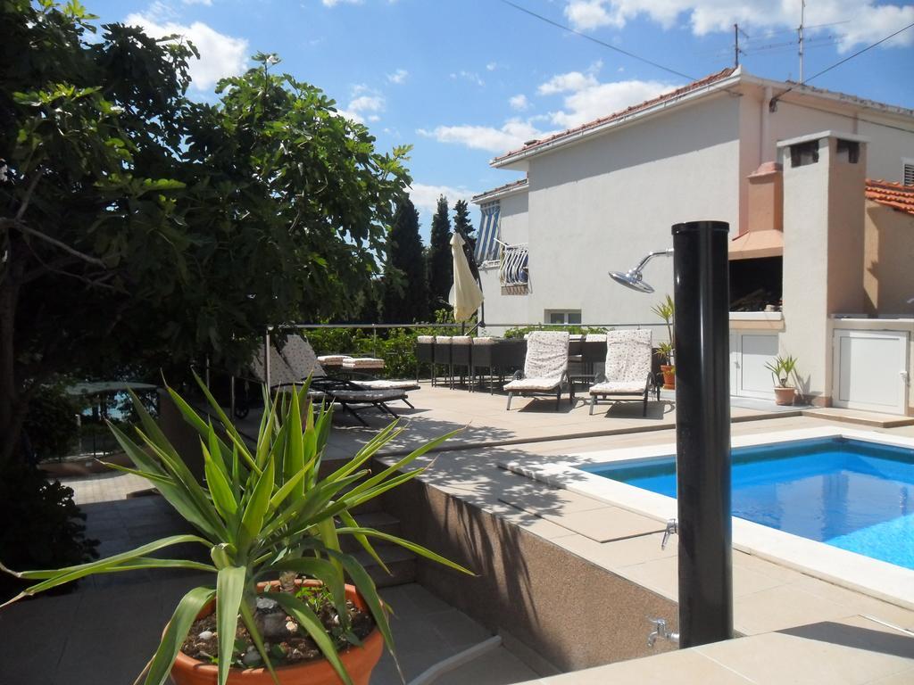 Apartments Villa Natali - Heating Pool Трогир Экстерьер фото