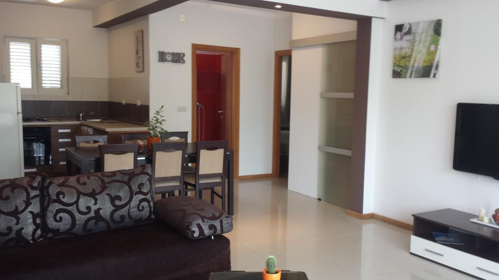 Apartments Villa Natali - Heating Pool Трогир Экстерьер фото